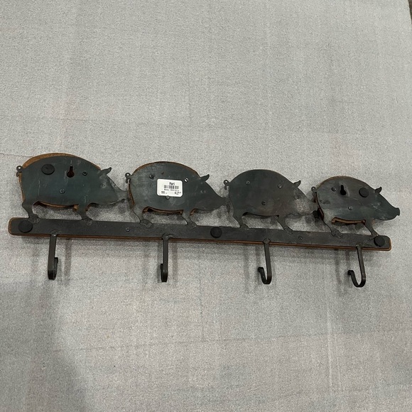 Pier 1 Carved Wood and Metal Pig Wall Rack With 4 Hooks Country Farmhouse - Picture 2 of 5